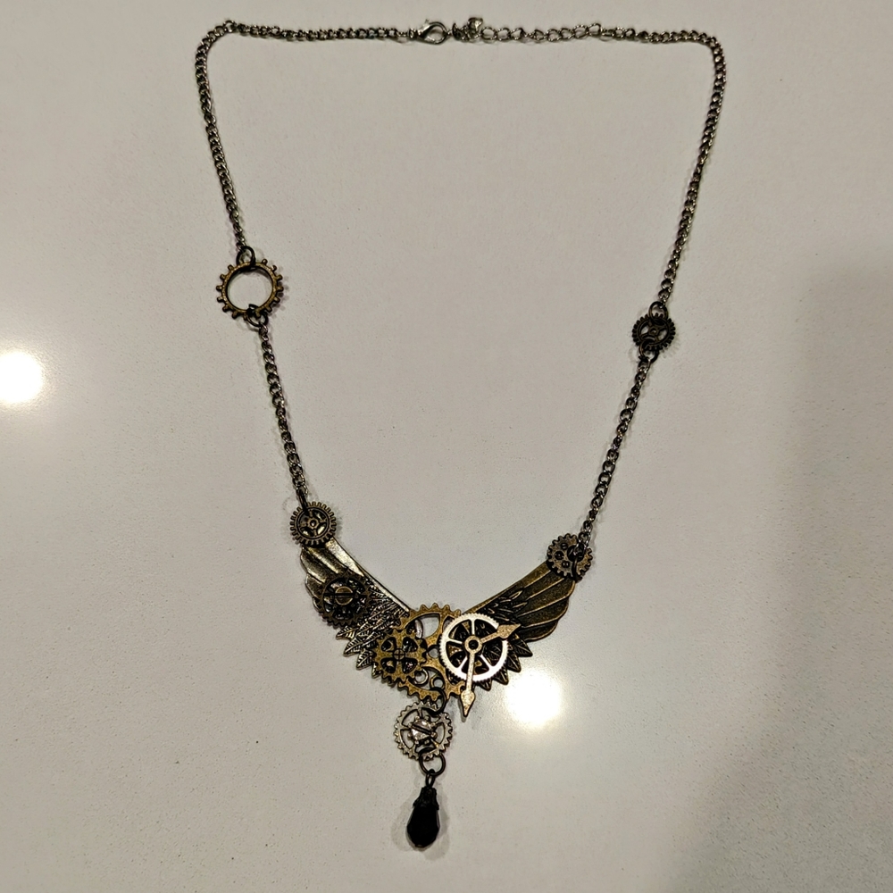 Gold tone steampunk necklace - Picture 2 of 2